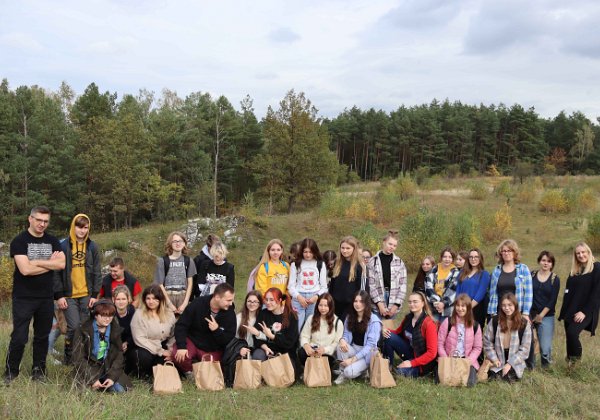 Wycieczka młodzieży ZSCKR z Lututowa do Załęczańskiego Parku Krajobrazowego